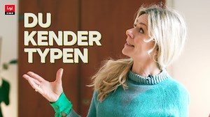 Kender du typen, der går i farverigt tøj, har to marsvin… og er livsstilsekspert? 😉 For første gang nogensinde inviterer Anne Glad os indenfor i sit eget hjem, og så har hun premiere på podcastserien ‘Du kender typen’ 📻 | DR1