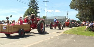 Castorland’s iconic parade sees over 100 tractors