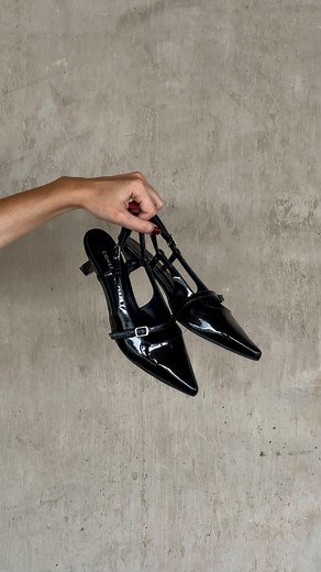 BRENDA LOURENÇO on Instagram: "3 ocasiões pra você usar o sling back mais lindo da @constance_calcados  Um básico essencial! E com o meu código “brenda10” vocês ganham 10% de desconto nele e em todo o site da Constance!  E aí, qual foi o seu favorito? 﫶 *publicidade #constance #slingback #outfits #ootd #outfitinspo #scarpin #allblack #office #casual #errands #look #date #whattowear"
