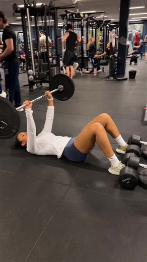 Test this one! Barbell sit ups —> stand ups. Try it, it’s a fun one. #challenge #yzxcba #fyp #gymchallenge #barbellsquats