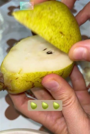 Big Juicy Sweet Pear 🍐 | Relaxing ASMR Eating Sounds