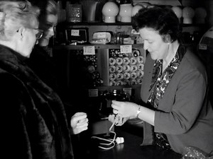 67K views · 1.3K reactions | Benieuwd naar het leven in Edam-Volendam tijdens de jaren 60? Check de volledige dorpsfilm op ons YouTube-kanaal: https://www.youtube.com/watch?v=4xI3Vrm_TCM | Nederlands Instituut voor Beeld & Geluid | Facebook