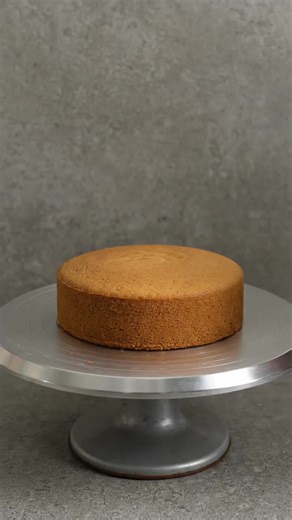 How to make candy crash cake! 🍬🎂 Watch this easy cake decoration idea! #cakeart #candycrash #cakedecoration