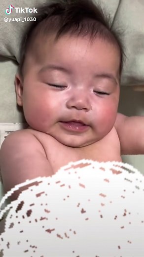 うんち漏らして大爆笑マン💩#赤ちゃん#赤ちゃんのいる生活#赤ちゃんのいる暮らし#女の子ベビー#おすすめ#赤ちゃんおもしろ動画