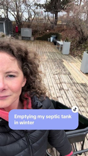 Let’s talk about the very much not glamorous part of houseboat ownership - emptying out my septic tank! 💩 Once the alarm goes off to signify that my tank is full (which is sometimes in the middle of the night if it’s very windy and the tank is nearly full!), I have just a few days before it needs to be emptied. If I leave it longer, I sometimes run into issues with the lack of air in the tank, and have to fetch the dreaded “honey wagon” (see my video on that from a few months ago!). So only hav