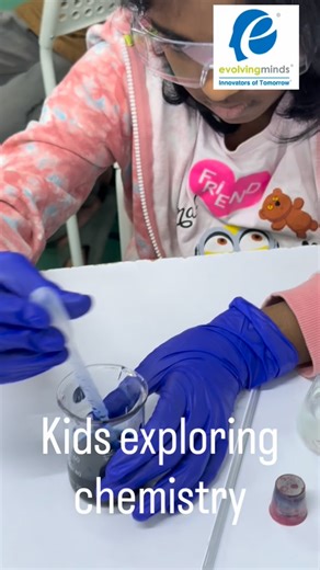 Here, kids are not just watching reactions — they are doing chemistry. They are learning how to observe carefully, follow processes, ask “why,” and build the confidence to perform experiments on their own. That’s how fascination turns into real scientific thinking. Colour-changing reactions are always a hit, and for good reason. The Blue Bottle Experiment looks like magic, but underneath the colour shift is solid chemistry at work — oxidation, reduction, and reaction kinetics, quietly introducin