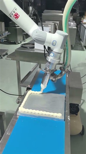 Robotic Arm Cake decoration Machine