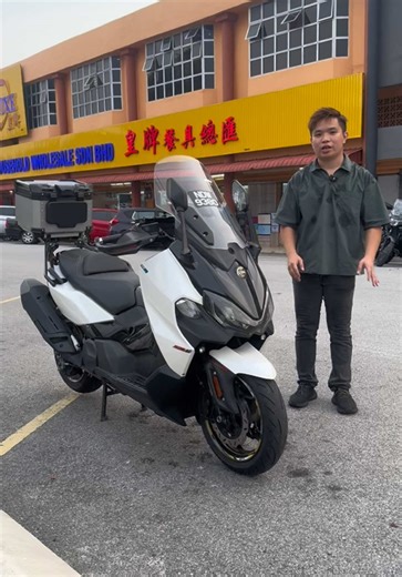 Exploring the SYM Maxsym TL500 Scooter in Kuala Selangor