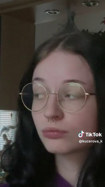 zlatý starý flashovky 🙏🏻 kdo to taky hrál? 🍾 | ig: kucerovaa_k (určitě už začnu postovat víc pravidelně! source: bylo mi to sděleno ve snu xd) | ps: ve videu mám vodu a džus, chill #foryou #fyp #viral #bartender #czech #comedy #therightmix #bartendertherightmix #CapCut