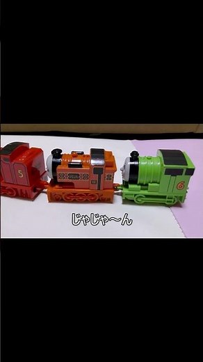 きかんしゃトーマスのおもちゃをつなげて遊ぼう♪ マルカ きかんしゃトーマス ティドマス機関庫の7両セット その８