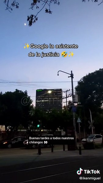 Asistente de Google contando chistes en México