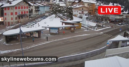 【LIVE】 Webcam Canazei - Piazza Marconi | SkylineWebcams