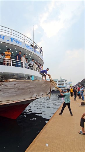 লস্কর লঞ্চের সামনে দাঁড়িয়ে আলাদ দিলেন যেভাবে। #shots #launch #cargoconnect #automobile #ship