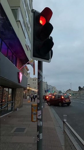 Brighton: Marine Parade A259, Siemens Helios Traffic Lights Pelican Crossing
