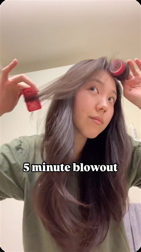 Hybee | Content for Good 🐾 on Instagram: "🌪️🔄💥 “So why the aggressive twisting?? 😂” By doing this I’ve found that the blowout looks more natural and effortless compared to doing each section separately. Plus it saves a ton of time. “Don’t the curls just go in one direction then?” Kind of! And this isn’t designed to look like a salon blowout, it’s more of a quick way to add some loose body when you’re in a rush. “Does it last though? 🤨” Depends on how well your hair takes curls. This loose 