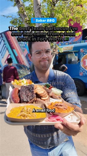 Axios Dallas on Instagram: "Pakistani flavors + Texas smoke = barbecue perfection. 🔥 Pitmaster Zain Shafi, a @goldeesbbq alum, is behind @sabarbbq — a Fort Worth food truck blending traditional Texas barbecue with his family’s Pakistani roots. Every bite shows serious technique and even more heart. From buttery brisket to tandoori turkey to fruit chaat that tastes like Pakistani Tajín — this is the kind of food that makes you rethink what Texas barbecue can be. It’s no surprise @texasmonthly na
