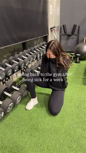 Aleesha Gettis | Fitness & Nutrition Coach on Instagram: "Mind says yes but the body says no 😭 I know it’s tempting to pick up where you left off, but being ill puts your body through the WRINGER so don’t be expecting to hit those big boy weights right away! SHOULD YOU LIFT WHEN SICK?! ▫️If you have a fever, cough, deep fatigue and/or body aches, it’s best to avoid pumping that iron and focusing on resting instead. If you’re up for it, opt for light movement like walking or stretching &#