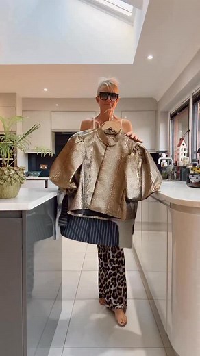 Hello peeps ! . Do you love style , small brands , preloved , independents , secondhand , designer clothes NOT trends , looking like others , well im@your woman 😂😂😂 . . Have a good one be different . . #wiw #grwmreels #grwmoutfit | Morag Cooper