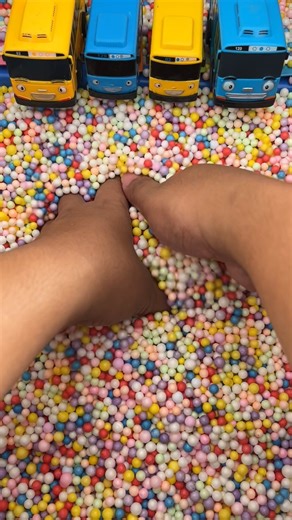 Toy Hunt - Funny Angry Bird Wiggling Eyebrows #toys #toyhunt #angrybirds