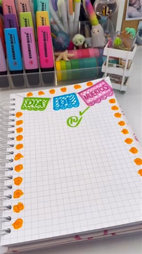 590K views · 19K reactions | Día de los moridos! 邏 . . . . . . #septiembre #elote #studywithsol #studywithme #titulosbonitos #titulos #regresoaclases #escuela #clases #aprendeadibujar #reels #papeleria #morradelosplumones #lineadeltiempo #regresoaclases #portadasbonitas #caligrafia #lettering #estudiantes #mapamental #dibujante #dibujos #quehayenmimochila #mochila #mexico #vivamexico #octubre #diademuertos #ofrendadiademuertos | Study with Sol | Facebook