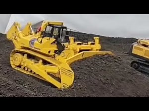 Some RC action with the hydraulic Komatsu 575 dozer