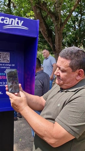Desde San Cristóbal estado Táchira, conectados a la Ultra experiencia de Cantv, celebraron el despliegue realizado por la Empresa. La Compañía realizó la entrega los servicios Aba Ultra, Aba TV GO y Telefonía IP a más de 890 hogares, comercios e instituciones públicas de los sectores Pueblo Nuevo (parte alta) y Polígono de Tiro, e inauguró una Zona Ultra en Barrio Obrero, con el objetivo de garantizar conectividad de alta velocidad a más usuarios tachirenses.