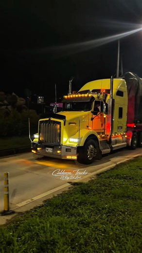 Linda Kenworth T800 AeroCab 💛 #kenworth #camionescolombianos #trailer