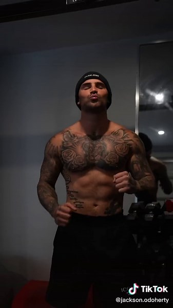 I train hard to eat unhealthy food 🤷‍♂️💪