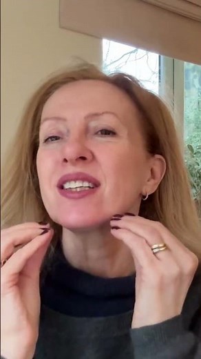Stop Sagging Jowls: The 30-Second Jawline Pinch ✨🌿 #faceyoga #jawlinepinch #jowls #naturalfacelift