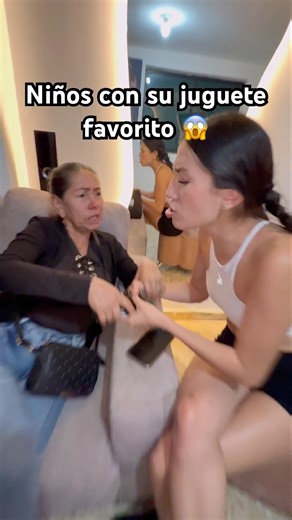 Niños con su juguete favorito 😱
