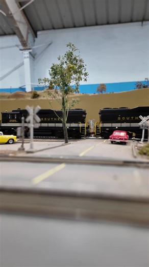 Last week's Foreign to California Theme Day brought some really special trains out on our layout! This Southern auto parts train still somehow looks right at home through Oakland. #modeltrains #trains #modelrailroad #modelrailroading #scalemodel #hoscale #hoscaletrains | Golden State Model Railroad Museum