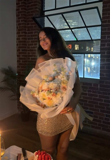 the prettiest flowers i’ve ever gotten bye 😭🤍 #birthday #bday #bdaygirl #flowers