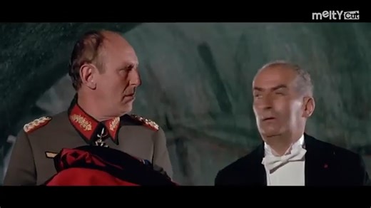 Le film a longtemps été le plus grand succès du box-office français avec plus de 17 millions d’entrées. Le duo Louis de Funès / Bourvil fonctionne à merveille grâce à leur contraste total : l’un nerveux et explosif, l’autre calme et bonhomme. Le tournage à l’Opéra Garnier pour la scène du chef d’orchestre fut une vraie prouesse logistique. | Les Meilleures Scènes