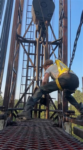 Derrickman Trip Tubing #derrickman #trip #tubing #rig | RIG WORK LIFE