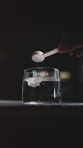 discipline on Instagram: "日本利用压电瓷砖将脚步转化为电能。这些瓷砖捕捉来自你脚步的动能。当你行走时,你的重量和动作会对瓷砖产生压力。瓷砖会轻微弯曲,从而产生机械应力。瓷砖内部的压电材料将这种应力转化为电能。每一步都会产生少量电荷,而数百万步结合在一起就能产生足够的电力来驱动LED灯、数字显示屏和传感器。在像涩谷车站这样繁忙的地方,每天大约有240万个脚步为这一系统作出贡献。这些电能可以被储存或立即使用,从而减少对传统电力来源的依赖,并支持可持续的城市基础设施。这种方法将日常运动转化为实用的可再生能源 #日本#知识#事实#你知道吗#推荐#科技#创新 #历史 #技术#实验#你知道吗🙅🏻‍♀️只需rm70以上这些问题都解决了要怎麼不經意的讓另半看到這篇文👀儀式感滿滿🈵🔜蛋糕小熊蠟燭旋轉禮盒🕯️🌍🌎🌍🌎付款方式"