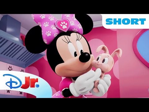 🧸🎁 Mickey Mouse & Friends in the WORLD’S BIGGEST TOY STORE! | USA Kids Adventure 🇺🇸✨