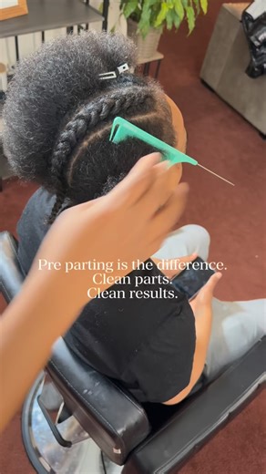 Dmv Stitch Braider | Tasha L. on Instagram: "Clean parting is not extra. It is the foundation. You can have the best technique in the world. But bad parting will always show. Your braids sit better when the parts are clean. 💫 The style lasts longer. 💫 The client trusts you more. Messy parts tell on you. Even when the style is fire. Slow down at the beginning. That is where the money is made. Master your parting. Everything else gets easier after that. Comment “Stitch” to be part of my 5 day Me