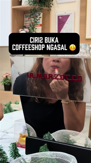 Coffeeshop itu bisnis yang terus berkembang dan bakal terus majiu tapi sering banget keliatan gampang jadi orang ngasal buka akhirnya banyak yang tutup juga deh Coba deh yang proper kiblat tuh harus brand2 gede semuanya proper, biji kopi enak mesin kopi proper barista ga petantang petenteng itu udh yang wow banget buat Coffeeshop! Langsung deh lu WhatsApp ke gw kita janjian ke showroom @stanleys_choice buat konsultasi mesin kopi yang cocok bust Coffee shop lu! | Lamarzocco | Victoria Ardunio Whi