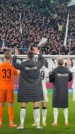 Borussia Mönchengladbach | Bundesliga on Instagram: "Mit euch im Rücken 🖤🤍💚 Danke für euren Support 👏 #dieFohlen"