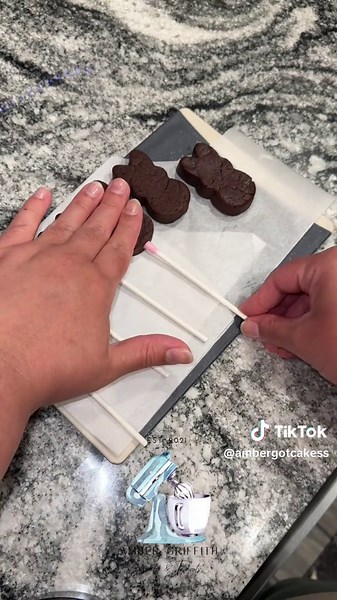 Creative Cookie Cutter Cake Pops Tutorial