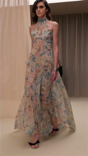 McQueen Autumn Winter 2026 – Julia in look 29.