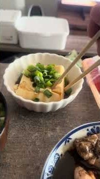 今日の朝飯はイカの煮付けやっこタラコあおさの味噌汁😋👍
