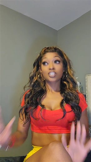 6.8K views · 465 reactions | when the fam ask about the guy I hired to be my boyfriend for Thanksgiving... 女 來 | Love Jones | Facebook