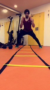 Work them legs yoo! Ladder agility drills are extremely effective for speed, quickness and coordination. They might look harmless but are proven to be useful in developing strong legs. The agility drills involve multidirectional movements which allow enhancement of lower and upper body strength. These drills can be done mid workout or as a routine on their own with a pre warm up and post cool down session! Sign up today and find out how quick your feet can move through the ladder🏃🏼‍♀️🏃🏻 | ZE