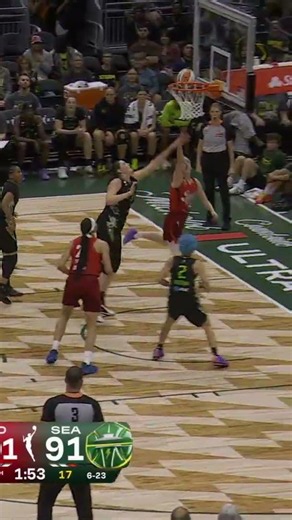 OH MY 😳 What a Move from Caitlin Clark