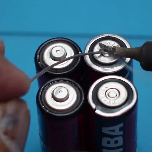 Making permanent power bank from AAA battery cells
