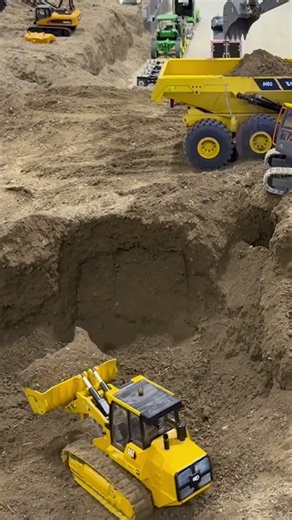 SHORT #33-2 CABIN FEVER 2026 | Volvo A40 Truck EC160 Excavator Komatsu HM300 CAT 973 Kumandalı RC