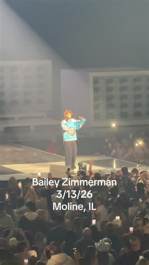 Bailey Zimmerman's Amazing Live Performance in Illinois