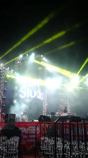 Music beats on, people fully in it, the crowd just vibing together. One of those moments where you stop recording and just listen for a bit. #CokeStudio #LahoreEat | Coke Studio Pakistan