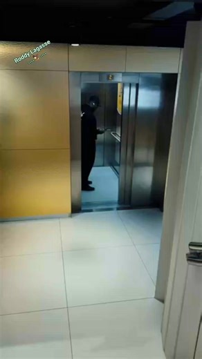 ‎🎧 Découvrez les écouteurs sans fil U02 🎧 ‎ ‎Libérez votre musique avec un son clair et puissant, où que vous soyez. ‎✨ Connexion Bluetooth 5.3 ultra rapide ‎🔋 Autonomie jusqu’à 5 heures d’écoute non-stop ‎🎤 Appels clairs grâce au micro intégré ‎⚡ Recharge complète en seulement 1 heure ‎🔌 Chargeur iOS Iphone ‎✨ Compatible avec Iphone et Android ‎ ‎Les U02, c’est le confort, la performance et le style réunis dans un seul accessoire. ‎💛 U02 – Vivez votre son sans limites ! ‎🚚 Commandez dès 